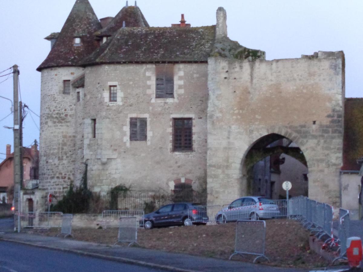 Auberge De La Tour Mennetou-sur-Cher 外观 照片